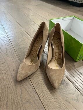 Sam Edelman Beige Suede Pointed-Toe Pumps, size 6.5, brand new